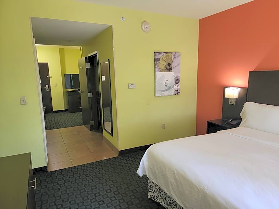 Holiday Inn Garland By IHG