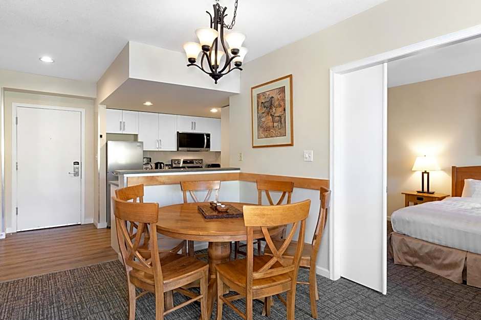 Tyndall Stone Lodge by Whiski Jack