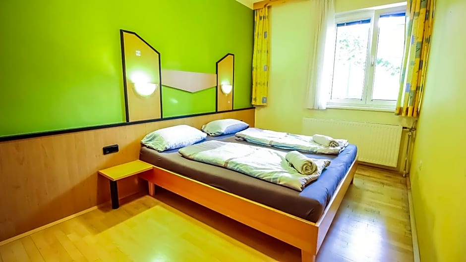 Private double bed room with bathroom