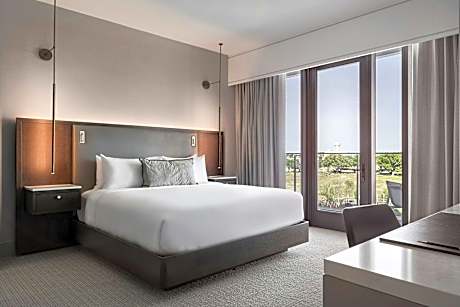 The Reserve, Vice Presidential Suite, 1 King, Balcony