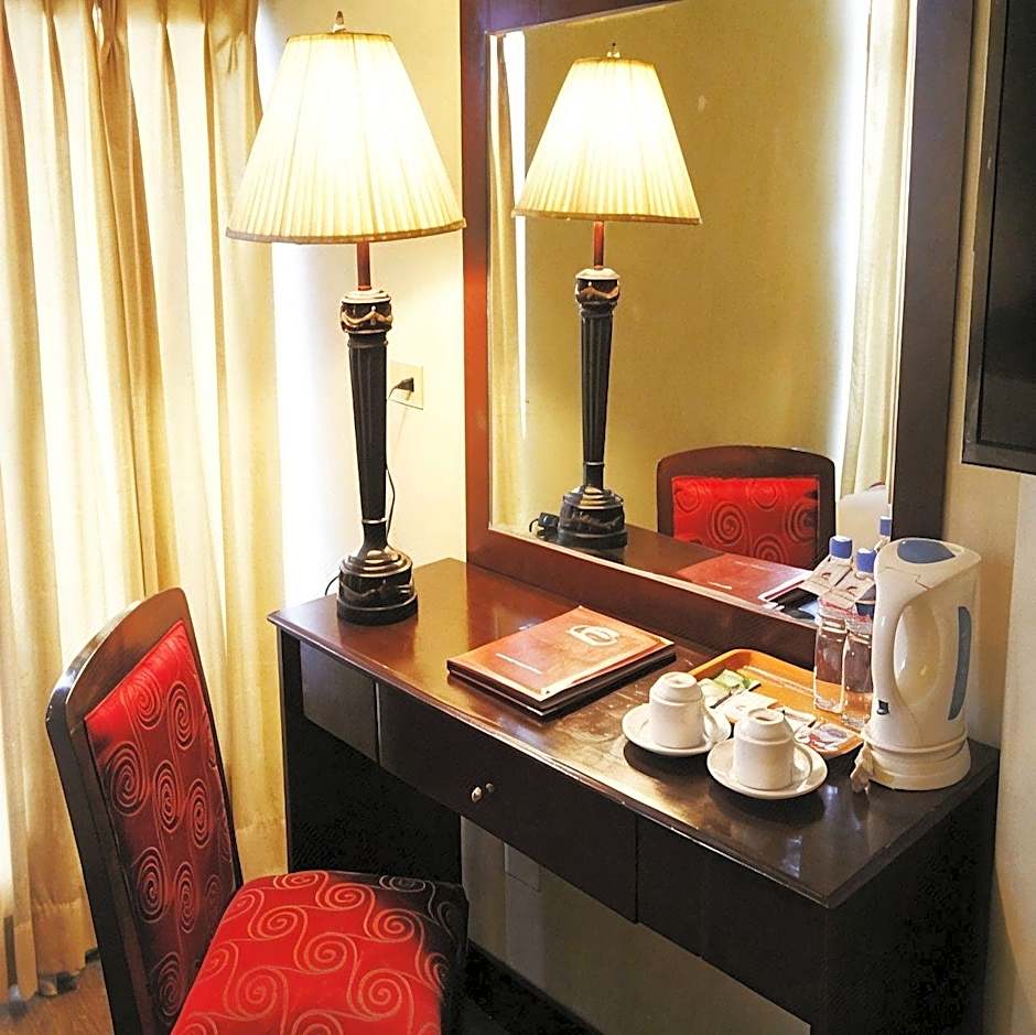 Sarrosa International Hotel And Residential Suites