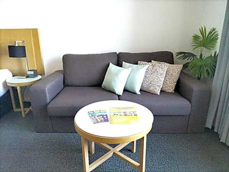 King Room with Sea View + $25 Litchfield or Fishing Voucher pp