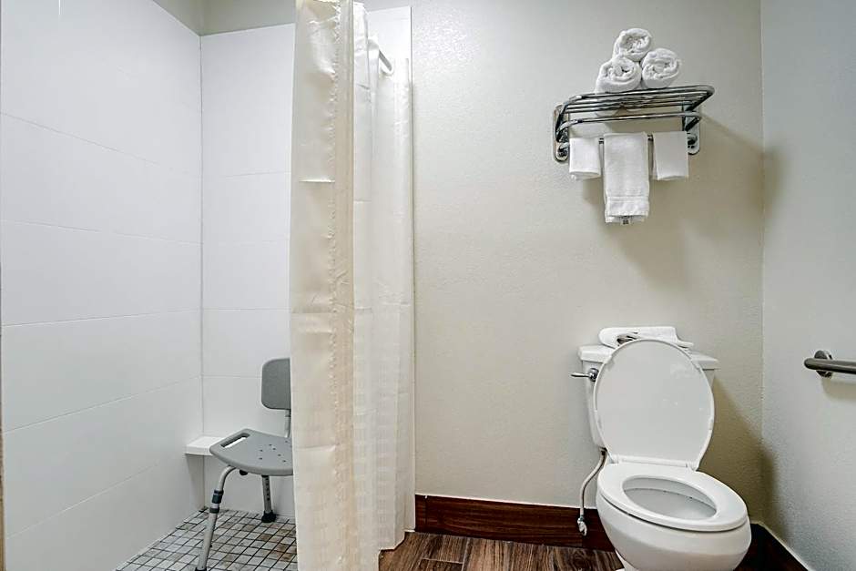 Cottonwood Suites Savannah Hotel & Conference Center