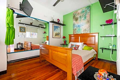 Four-Bedroom Deluxe Apartment