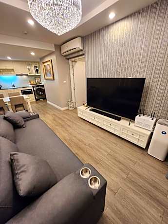 The BluX Bangsaen Condo : ?????????????????50?? ?.