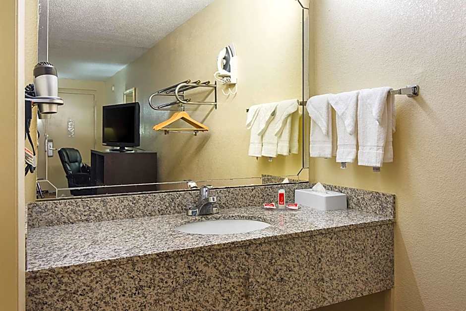 Econo Lodge Research Triangle Park