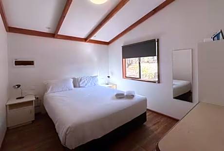 Superior 2 Bedroom Cabin - Sleeps 6