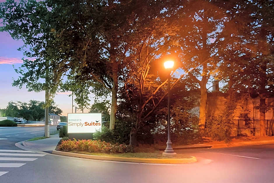 Sonesta Simply Suites Falls Church