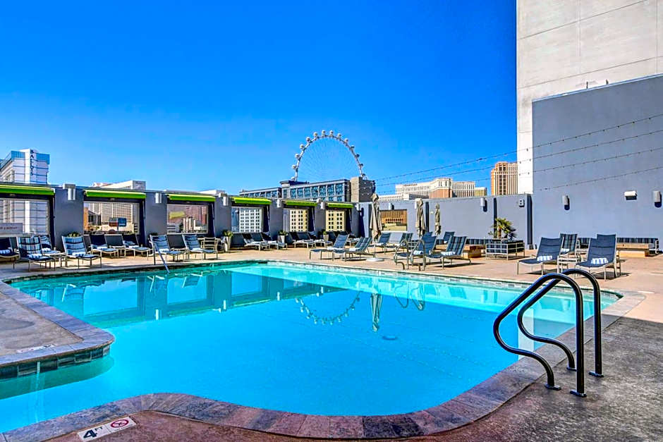 Princess Suite * Platinum Hotel with balcony Strip VIEW