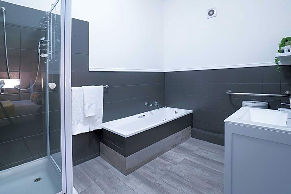 Inani Hotel Gallagher