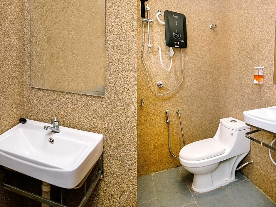 OYO 718 Mr J Hotel Wakaf Che Yeh 1