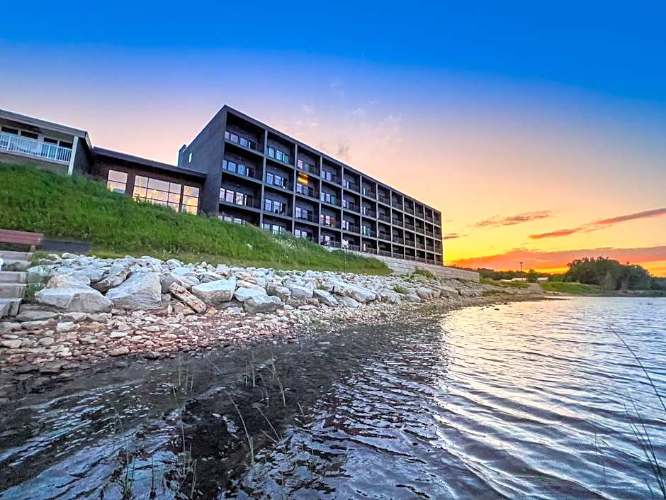 Terrace Bay Hotel - Lakefront