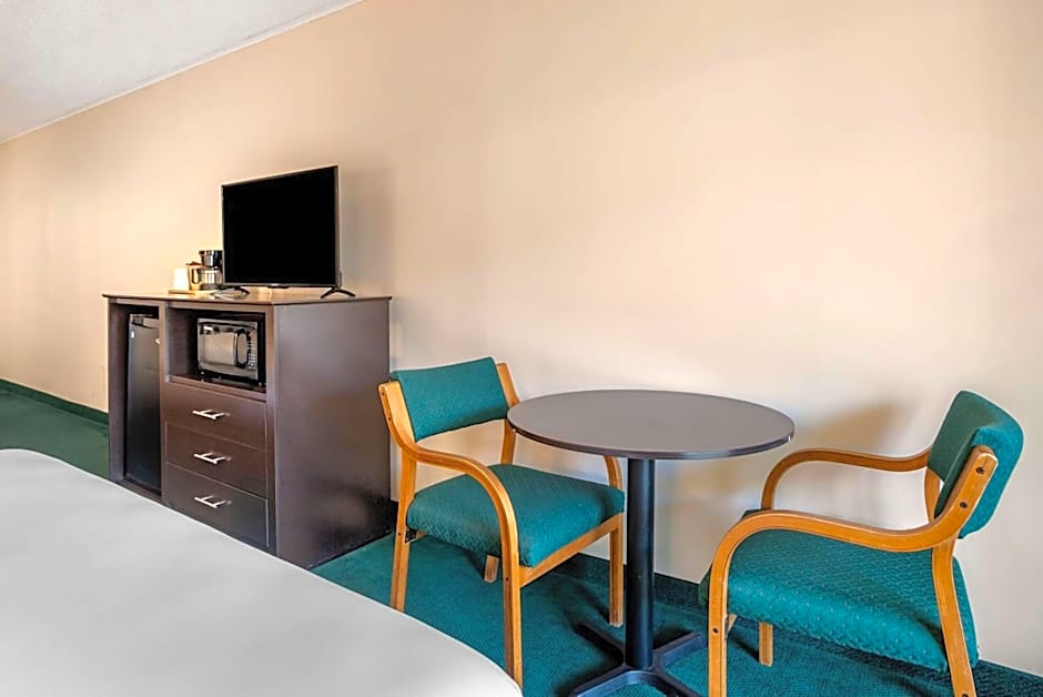 Rodeway Inn & Suites - Rehoboth Beach