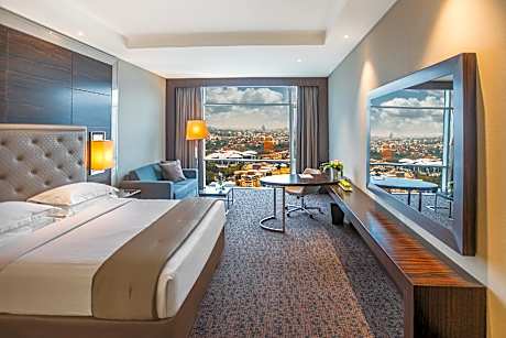 Club Deluxe Room With One Queen Bed.