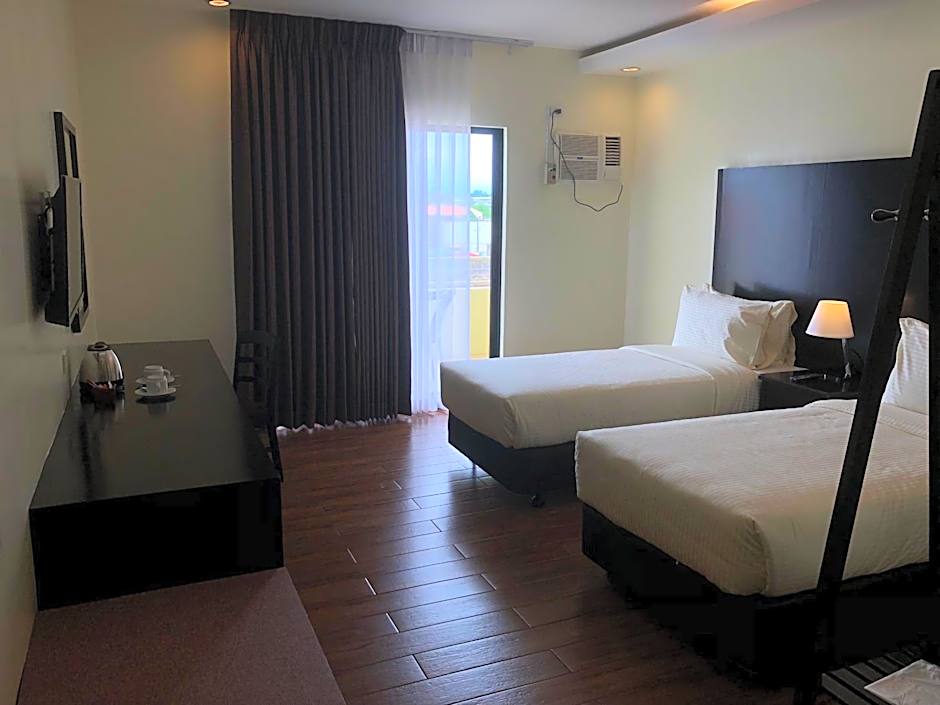 Piña Suites