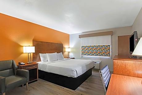 King Room with Walk-In Shower - Mobility Accessible