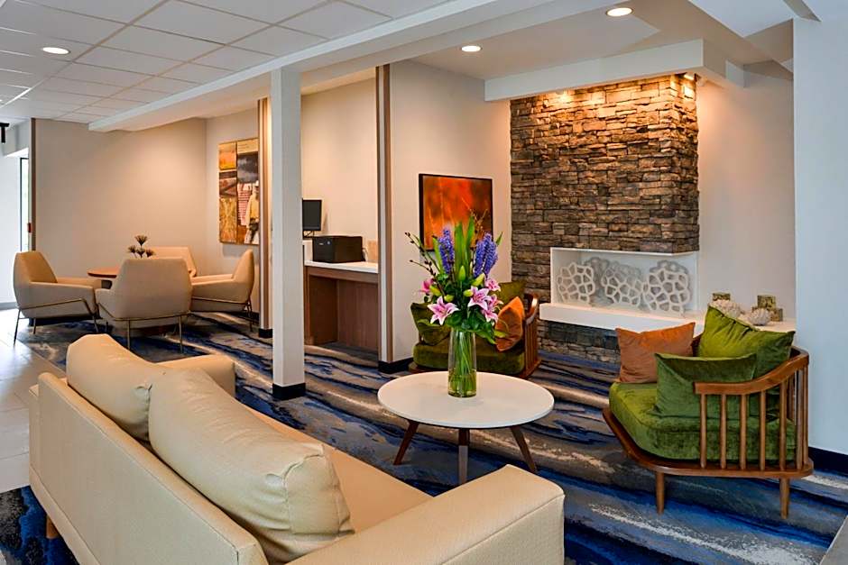 Fairfield Inn & Suites by Marriott Arlington Near Six Flags