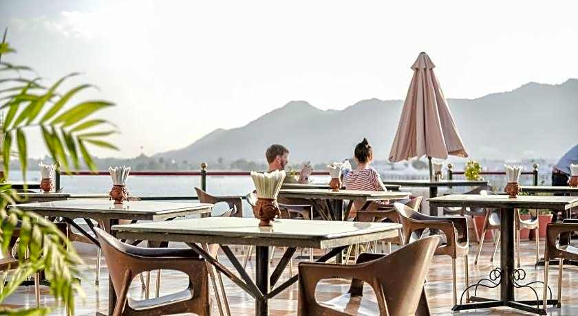 Hotel Devraj Niwas on Lake Pichola Udaipur