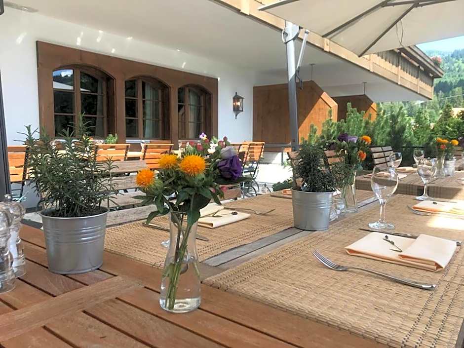 Garni Hotel des Alpes by Bruno Kernen