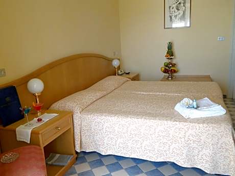 Double Room with Beach Access