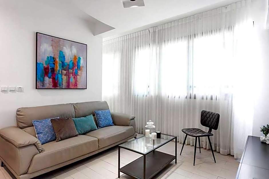 3Bedroom Suite with Balcony and shelter 12