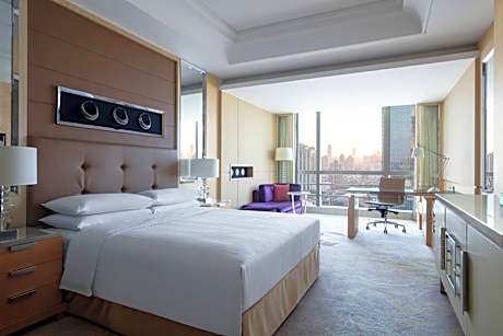 Grand Premier King Room Mall View