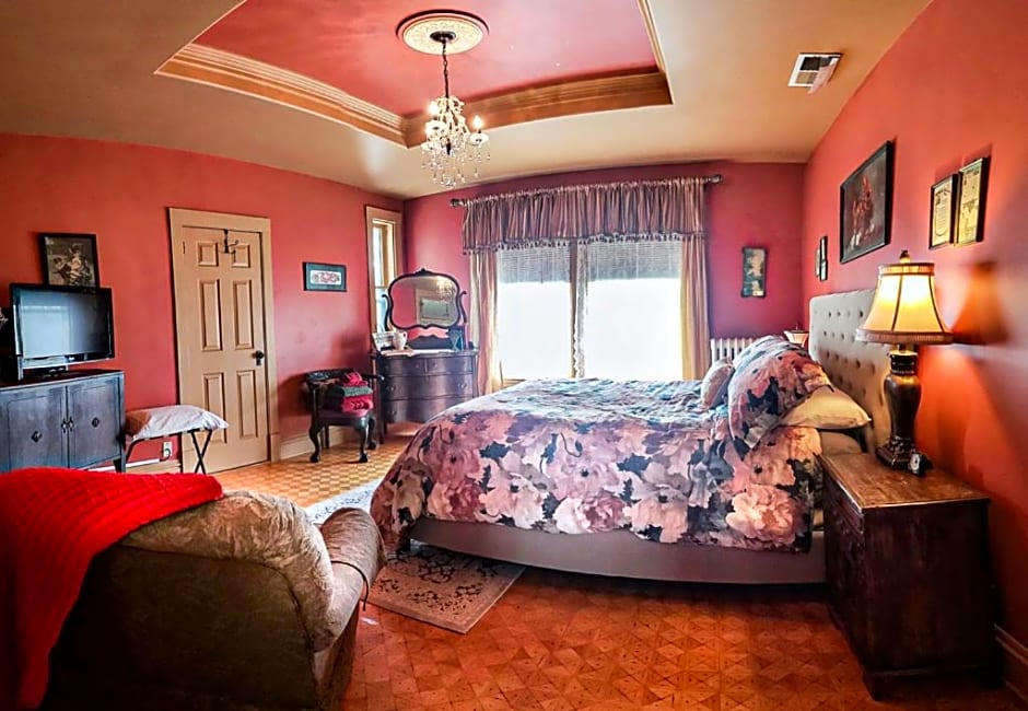 Linda Sue Manor