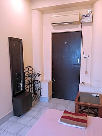 Single Room with Shared Bathroom