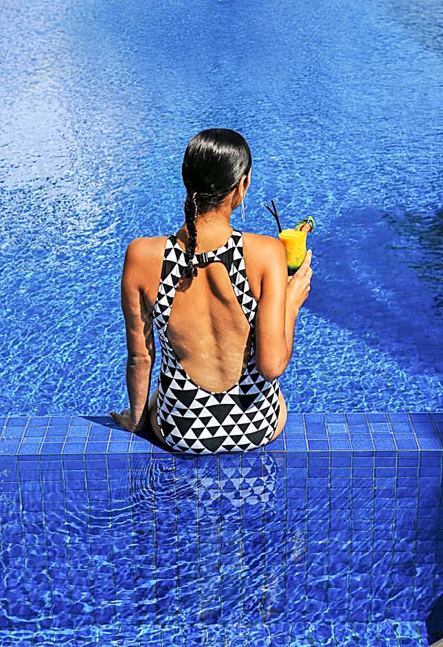 Cairns Harbourside Hotel