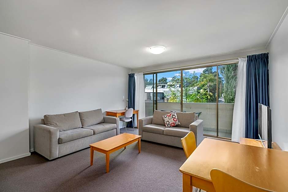Knox International Hotel and Apartments