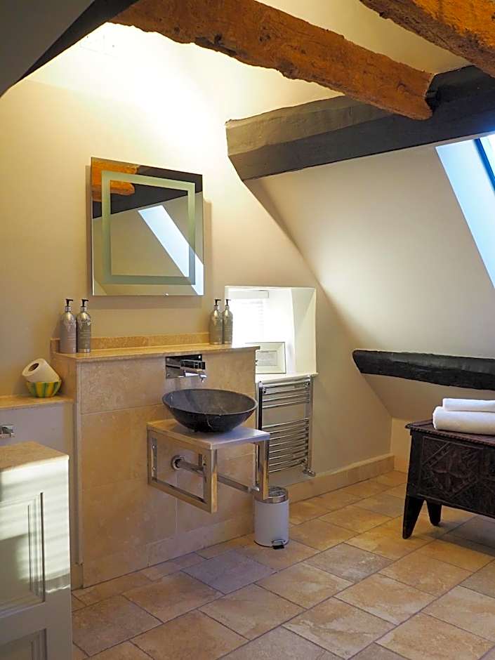 Bear and Ragged Staff