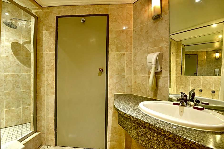 Cresta Jameson Hotel