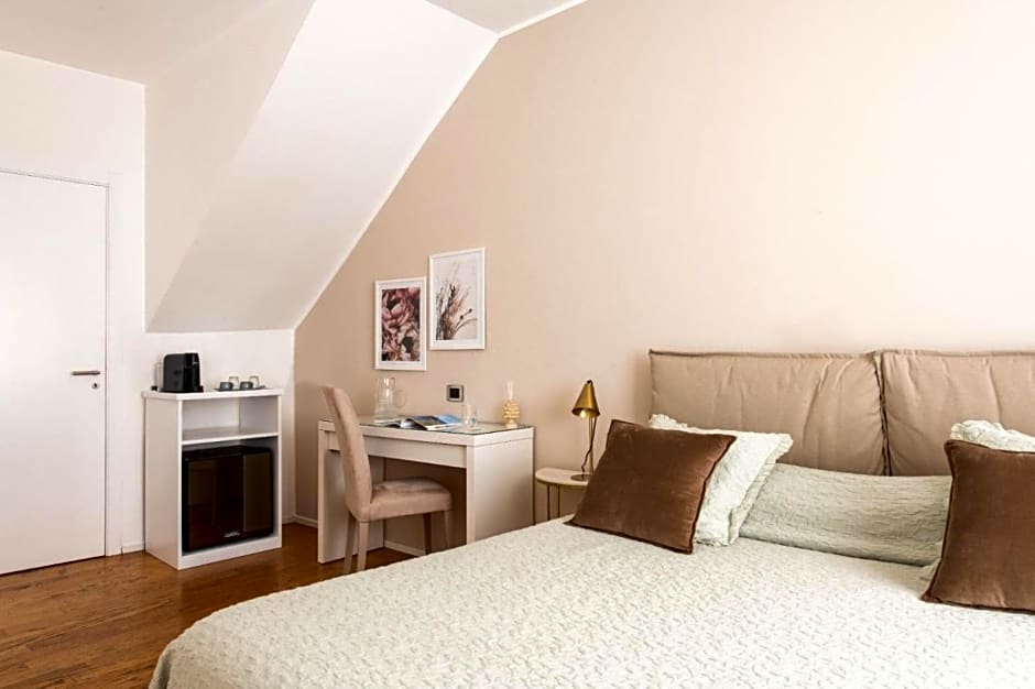 Moncada Suites & Apartments