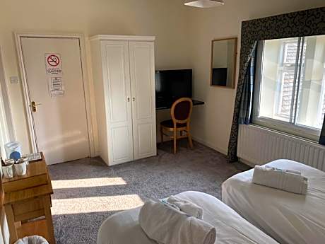 Twin Room with Private Bathroom