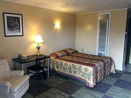 Queen Room with Kitchenette