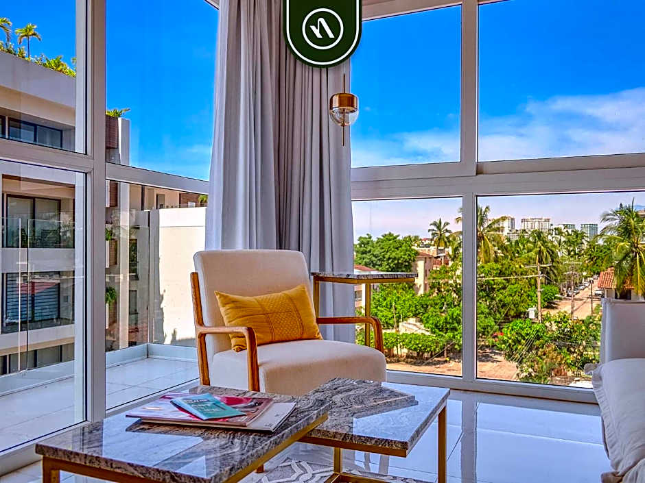 Great Design 1BR Condo - Rooftop pool