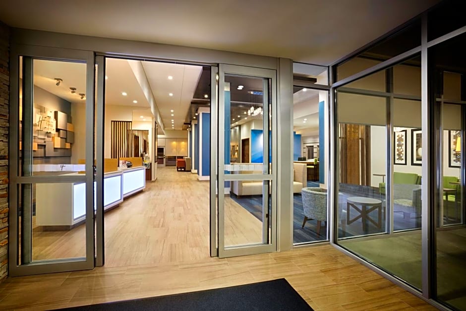 Holiday Inn Express & Suites - McAllen - Medical Center Area By IHG