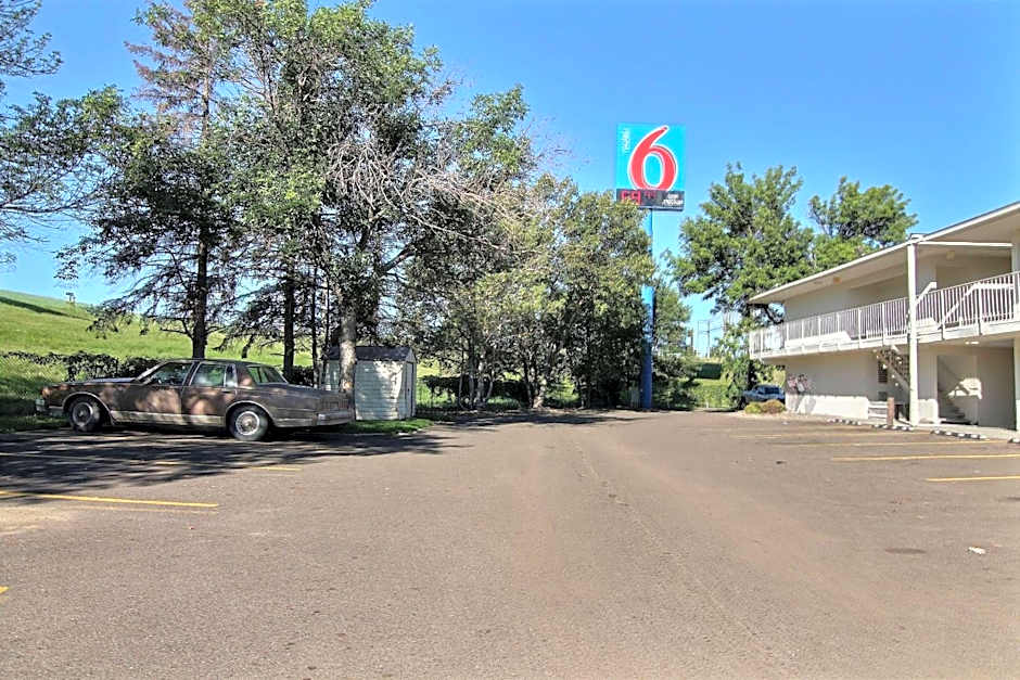 Motel 6-Bismarck, ND