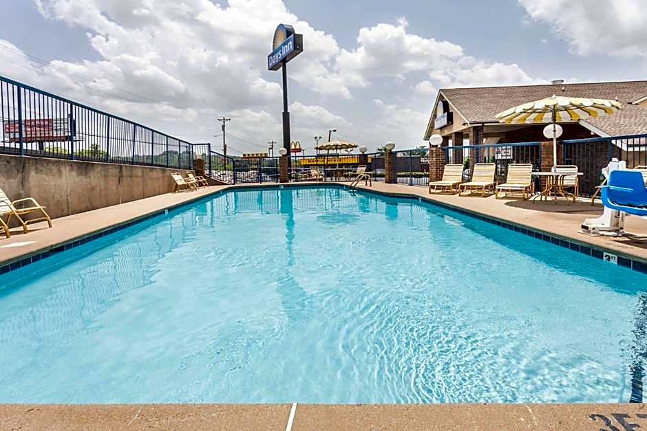 Days Inn By Wyndham Nashville North/Opryland Area