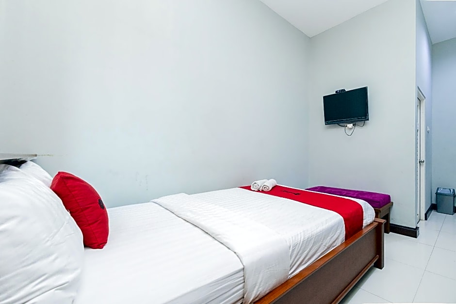 RedDoorz near Universitas Wijaya Kusuma Surabaya 2