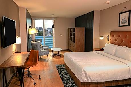 Junior Suite, 1 King,  City view