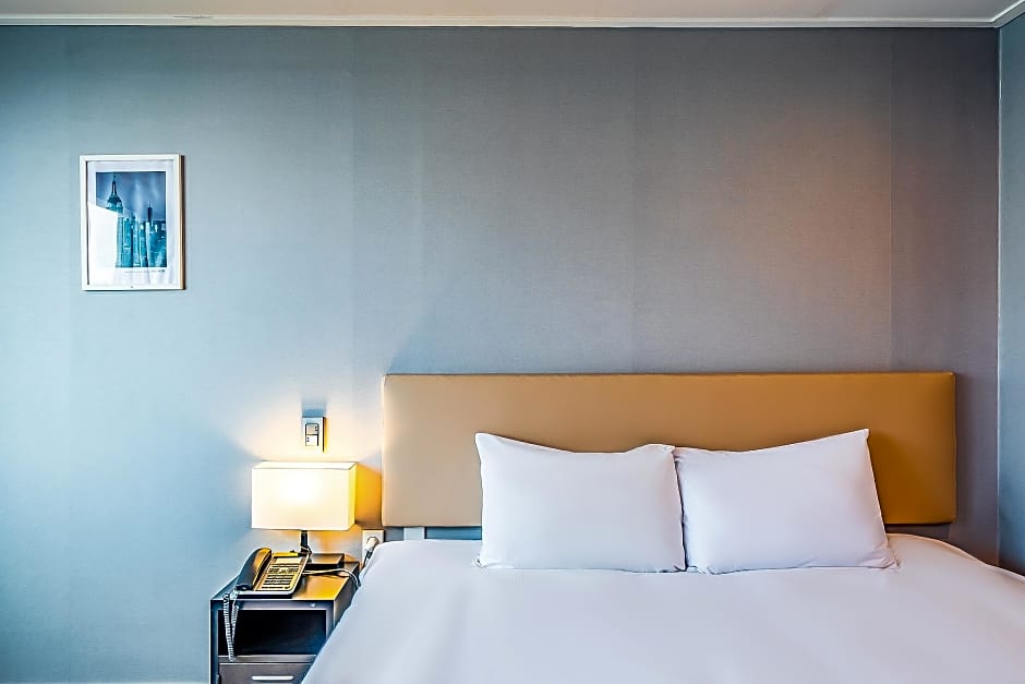 Check Inn Hotel