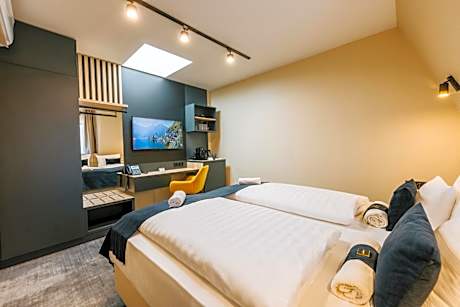 Queen Room with Spa Bath