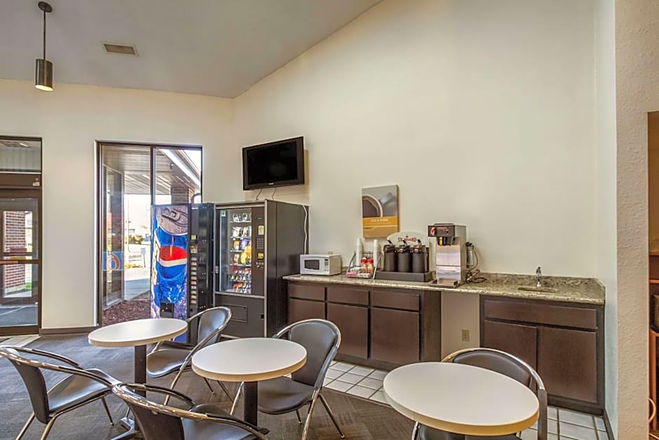 Motel 6-Saukville, WI