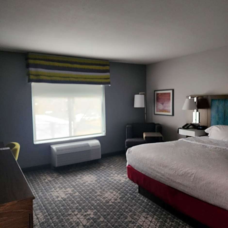 Hampton Inn By Hilton & Suites Pittsburgh New Stanton PA