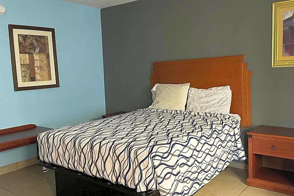 Blue Way Inn & Suites Wichita East