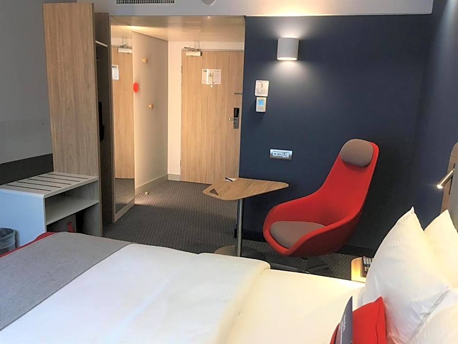 Holiday Inn Express Zürich Airport By IHG