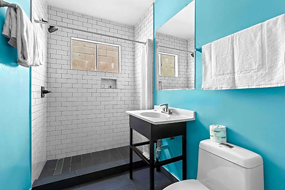 Rodeway Inn & Suites North Hollywood Burbank Airport - Universal Area