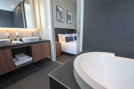 Duplex Junior King Suite with Sofa Bed - Non-Smoking