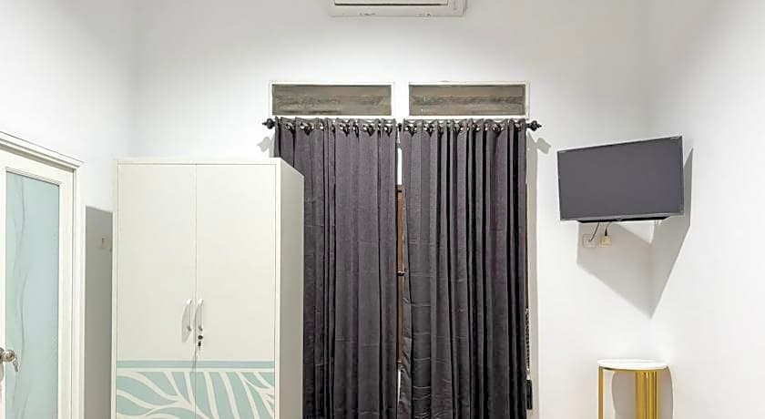 Tini's Guest House Malang Mitra RedDoorz